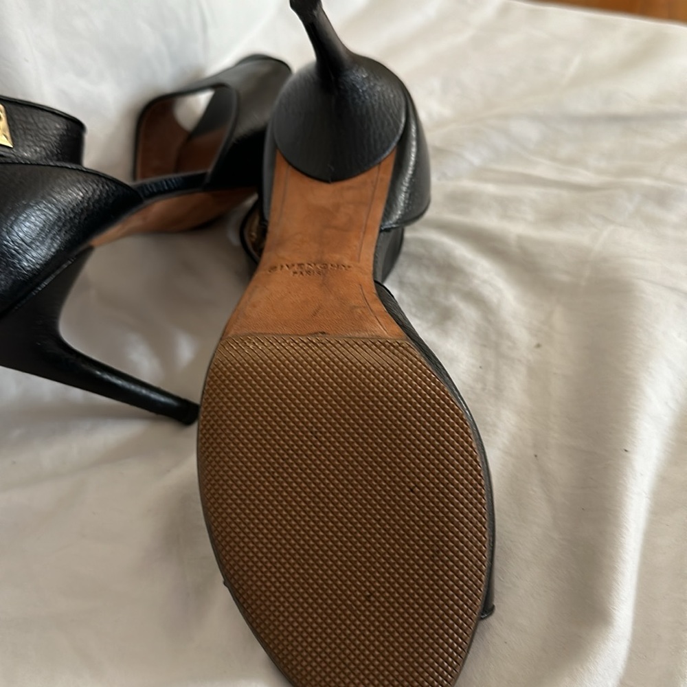 Shoes - Picture 5 of 9